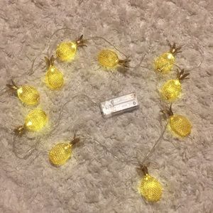 LIKE NEW Pineapple String Lights 🍍!!